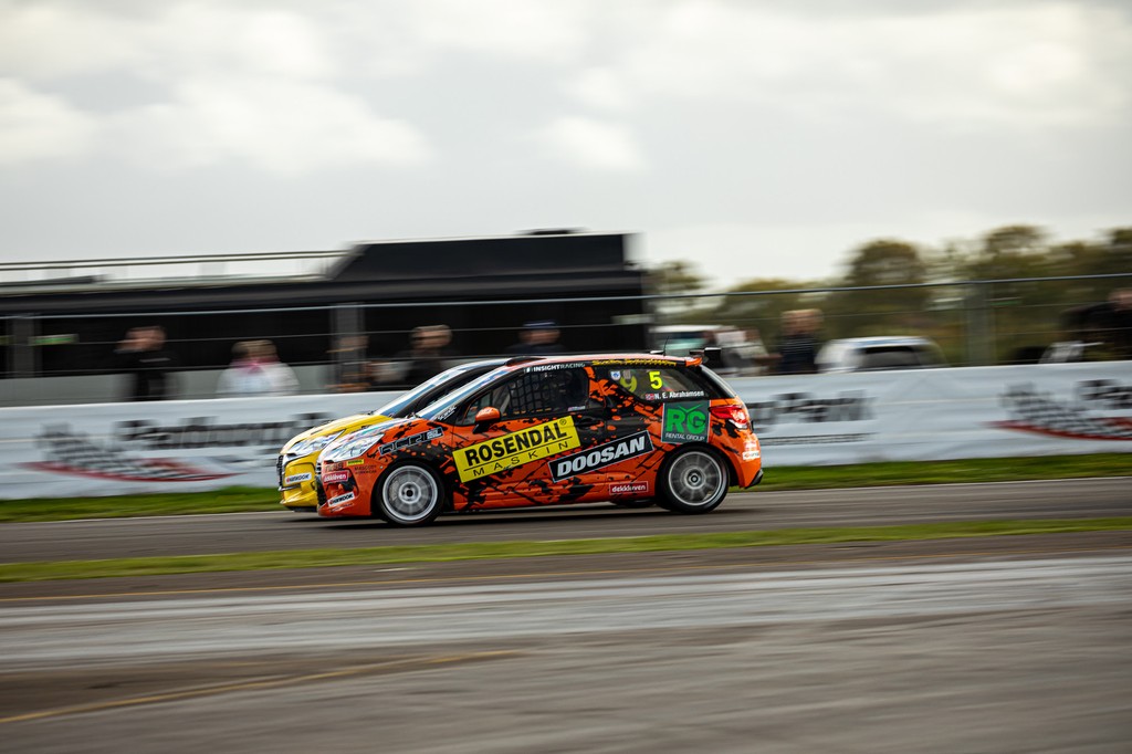 Insight Racings Niklas Abrahamsen kørte en stærk sæsonfinale og rundede året af med en andenplads i finaleheatet
(Foto: Citroen DS3 Cup / Insight Racing DK / Jan Gripping)